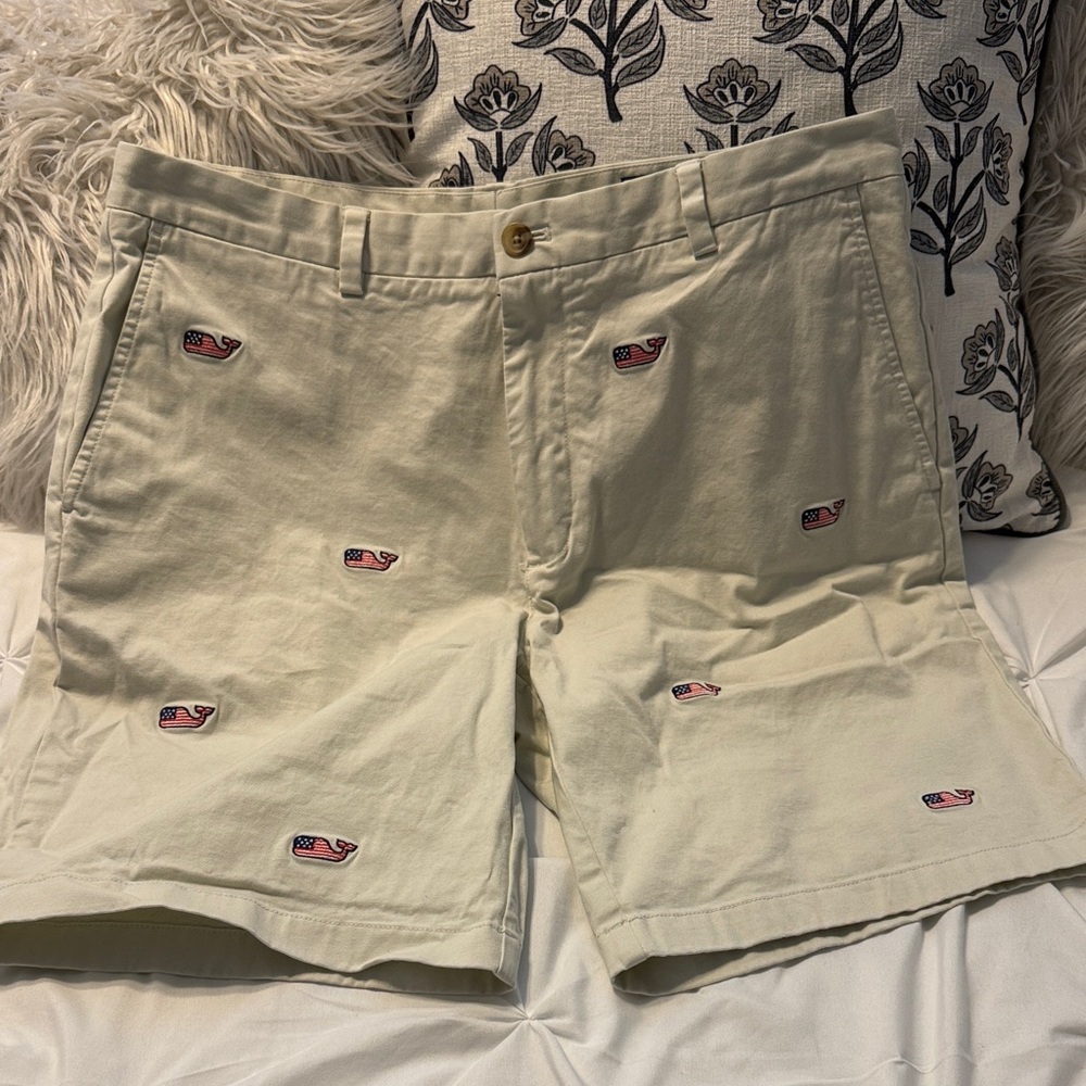 Vineyard Vines Cream Cotton Shorts with Pink Whale Logo